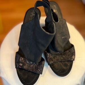 New York Transit Black and Gold Sandals